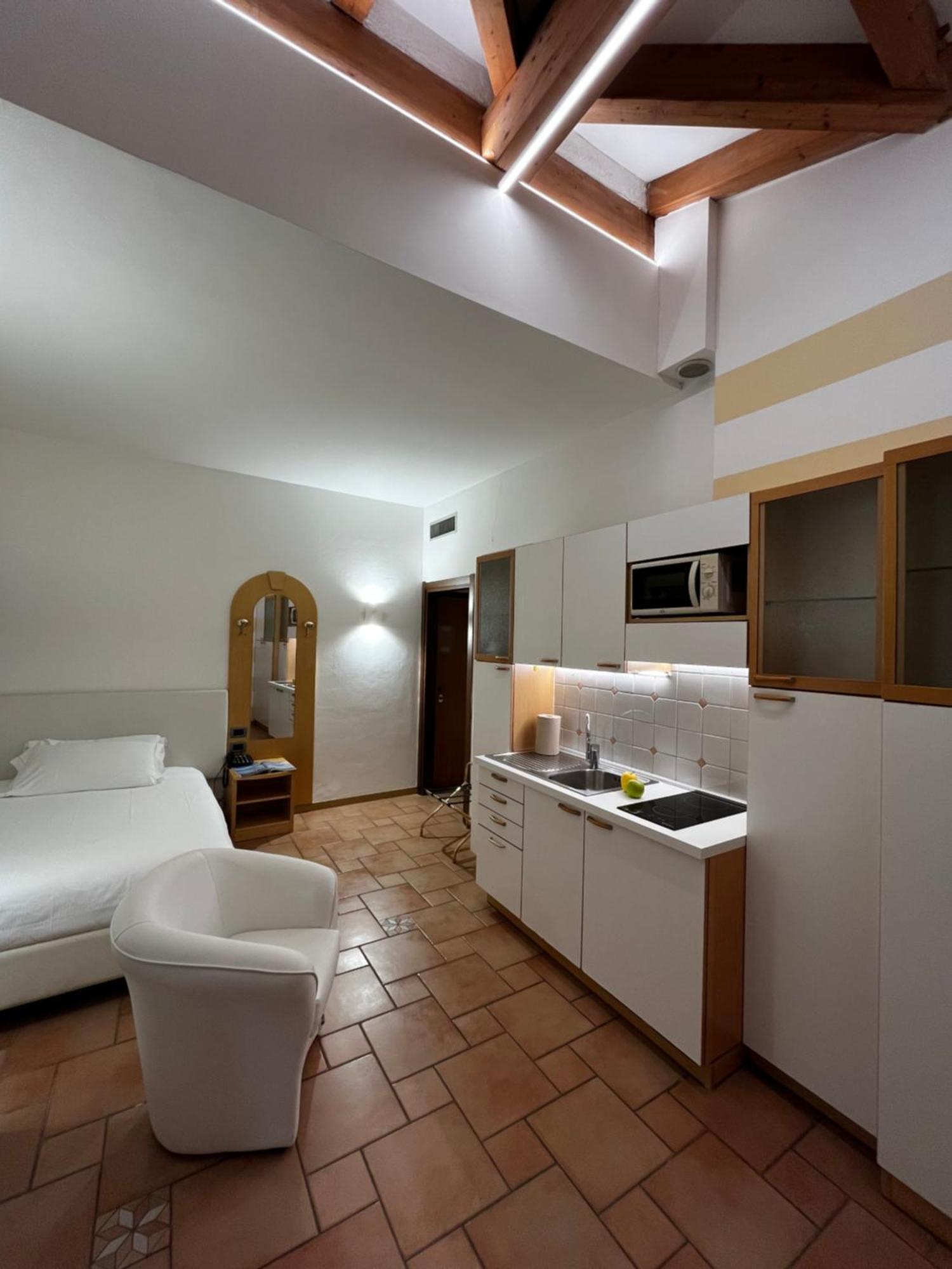 Manci Apartments By Hotel America Trento Exteriér fotografie